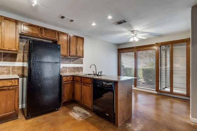 Building Photo - Delightful 3 Bed, 2 Bath Home with Resort-Style Amenities in Country Place Plano – Move-In Ready ...