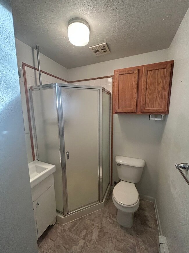 Building Photo - 1128 E 2nd St