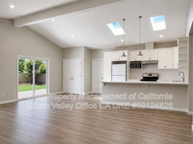 Building Photo - 40469 Shaw Ct