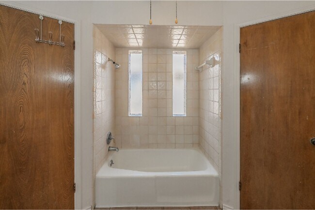 Building Photo - 6753 Spoonwood Ln