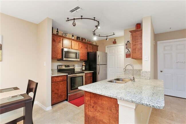 Building Photo - 5475 Vineland Rd