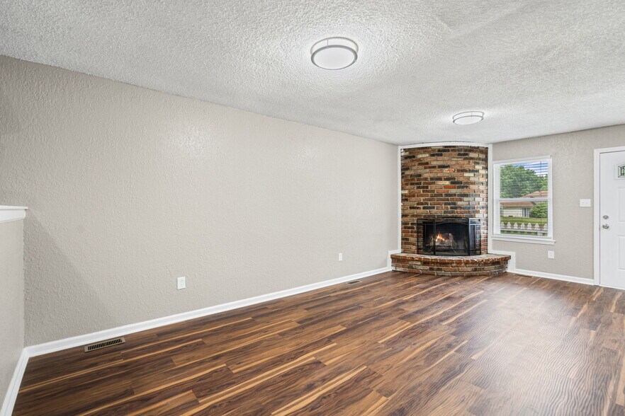 Building Photo - 2826 S 55th St
