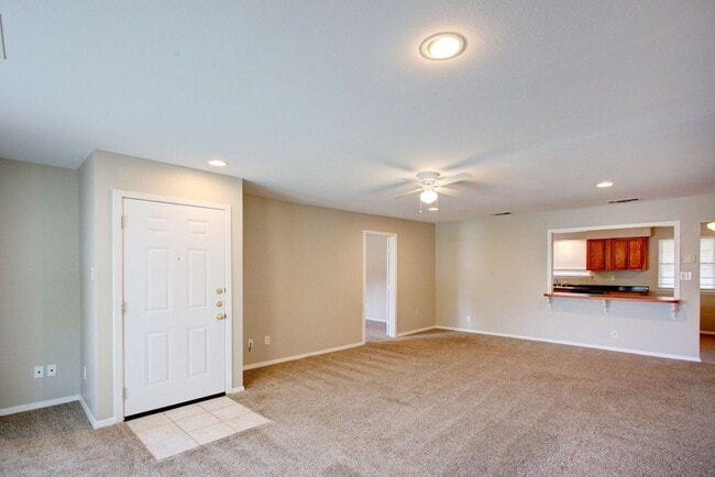 Building Photo - Coming Mid-August! 4 Bd, 2 Ba | N. Arlington