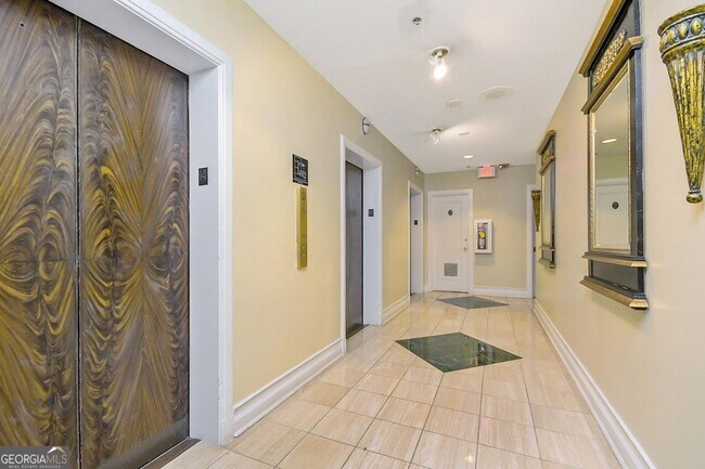 Building Photo - 32 Peachtree St SW