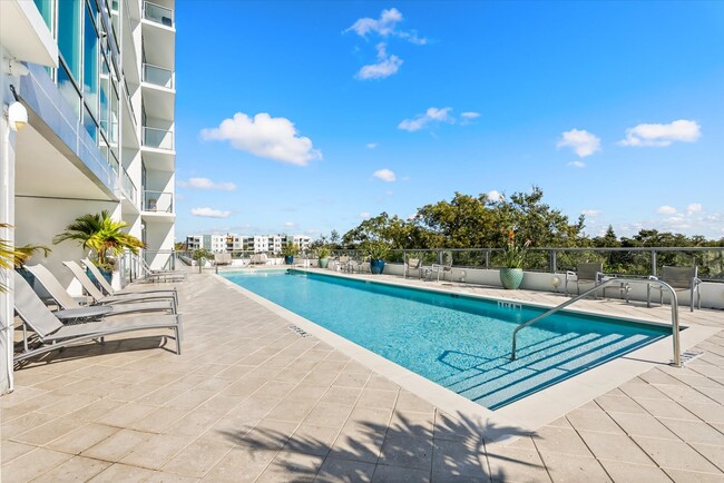 Building Photo - 101 S Eola Dr