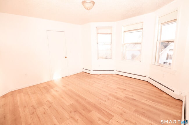 Building Photo - 117 Lamberton St