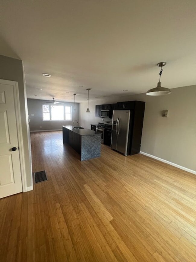 Building Photo - Stunning 3BD / 3BA Home with Rooftop Deck & Private Backyard — Ready to Call Home!