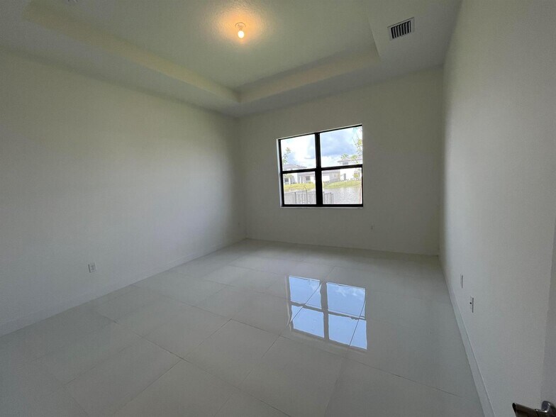 Building Photo - 4398 SW 173rd Ave