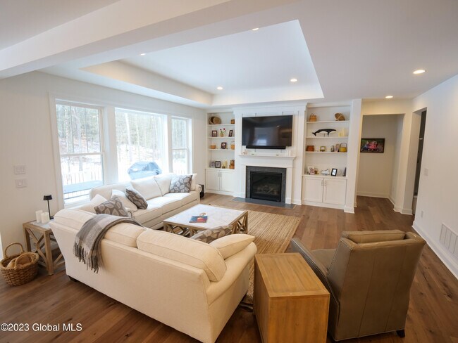 Building Photo - 7 Monterey Ct