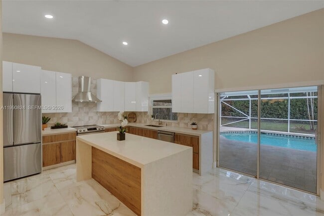 Building Photo - 10425 NW 48th Manor