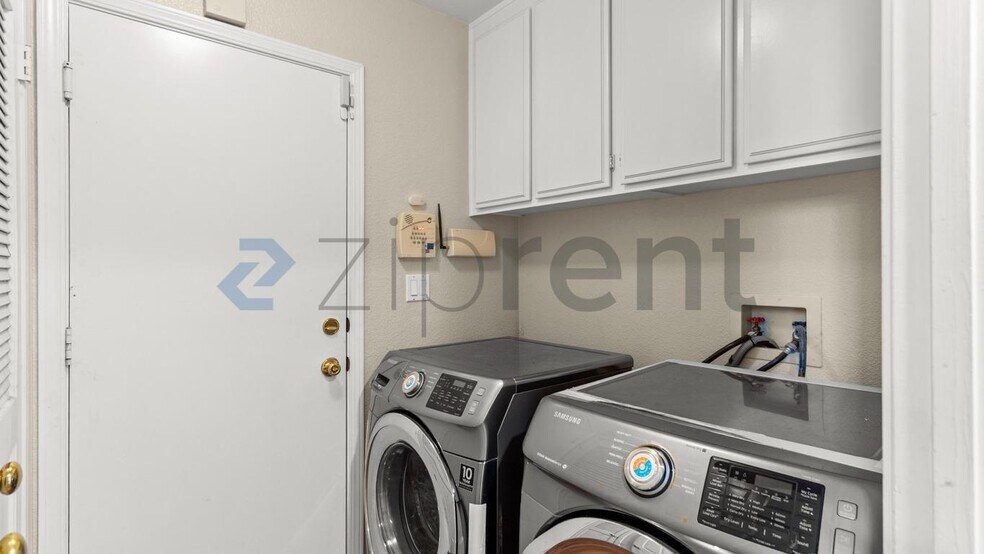 Building Photo - Unit