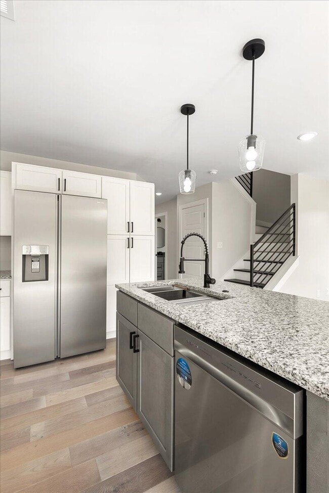 Building Photo - 145 Crooked Creek Dr