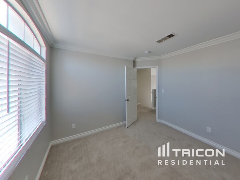Building Photo - 4548 Little Wren Ln