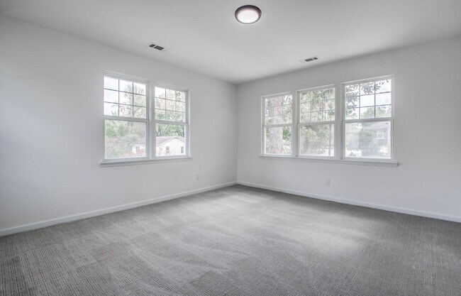 Building Photo - Elegant Midtown Memphis Single-Family Home...