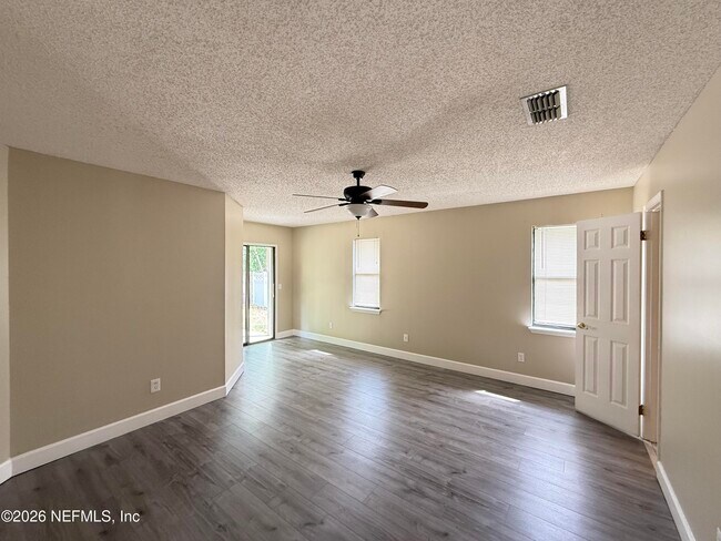 Building Photo - 8326 Cross Timbers Dr W