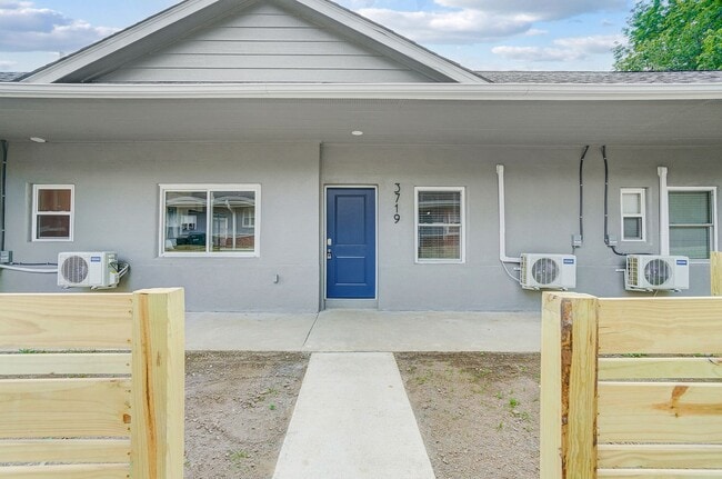 Interior Photo - 3719-3721 Kirkup Ave