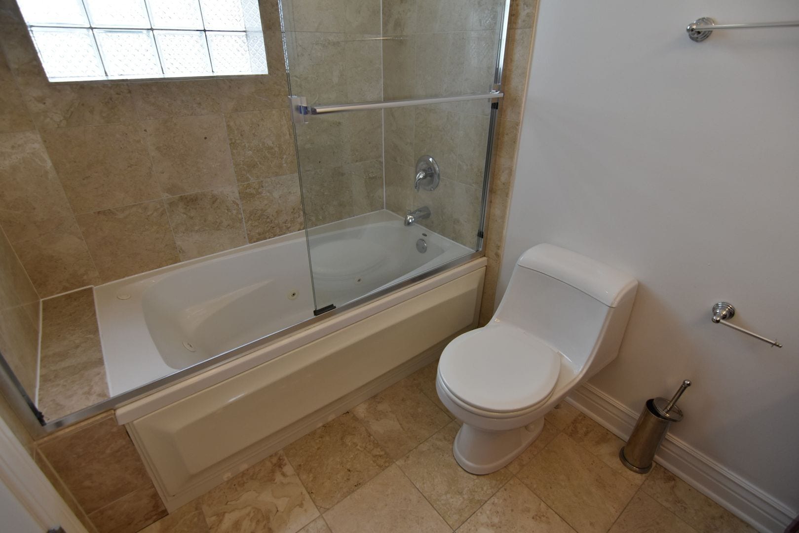 Building Photo - 5140 N Clark St