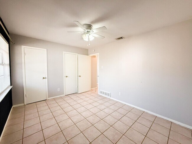 Building Photo - 1139-1139 Haines Ave