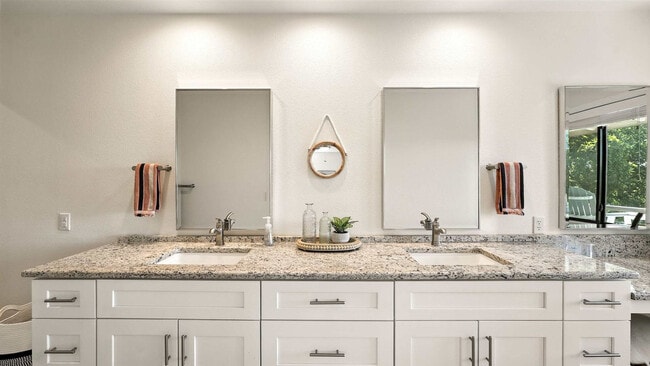 Building Photo - 1240 Canyon Springs Dr