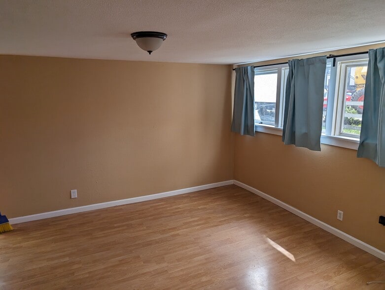 Building Photo - 3536 Interlake Ave N