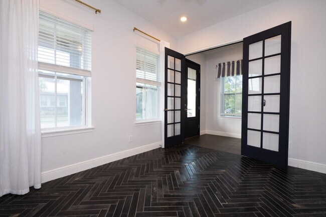 Building Photo - 6665 Bridgman St