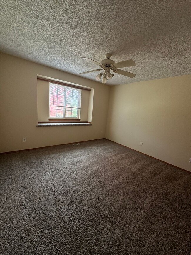 Building Photo - Charming 5 Bed 3 Bath House - MOVE IN SPECIAL - 1/2 Off First Months rent