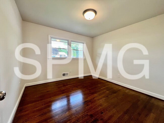 Building Photo - 1662 Barnett Rd NW