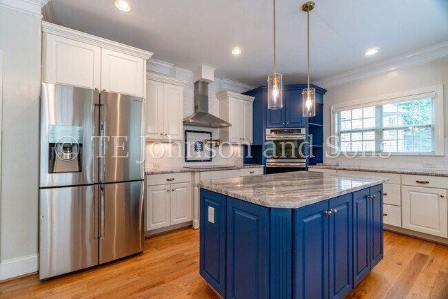 Building Photo - Luxury Living in Lewisville