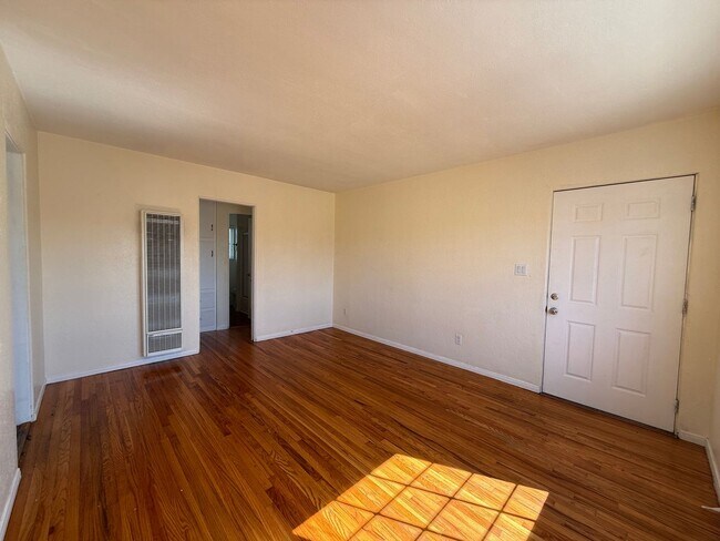 Building Photo - Kensington_Upper level Spacious 1Bed 1Bath reserved parking