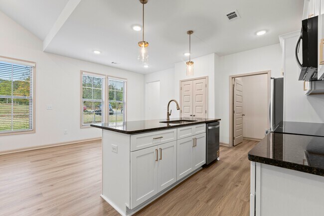 Building Photo - 106 Summer St