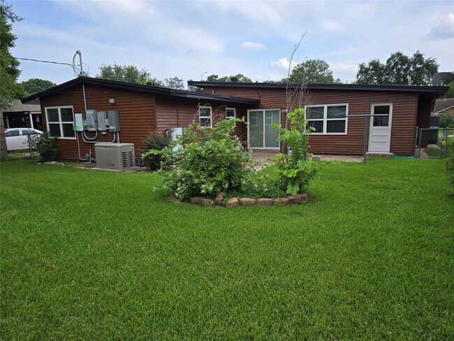 Building Photo - 6414 Neff St