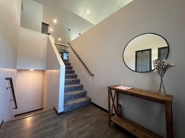 Building Photo - 558 Bull Run Dr