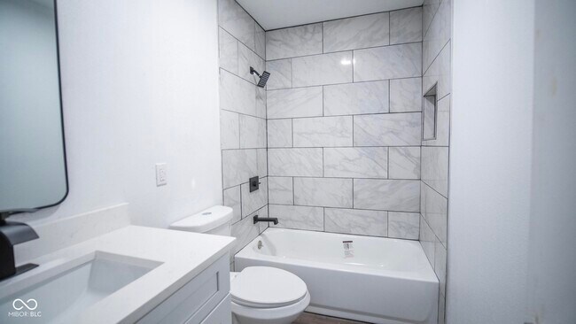 Building Photo - 2323 W 59th St