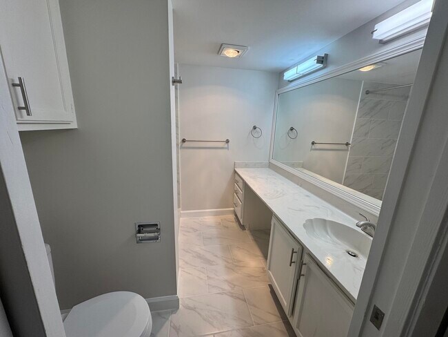 Building Photo - 21 Royal Palm Way