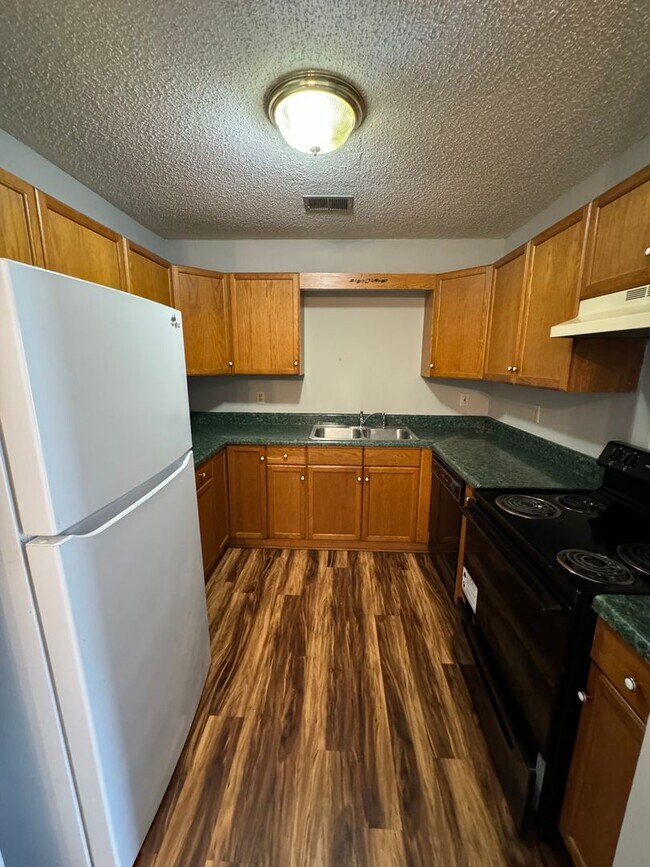 Building Photo - 10A Woodcreek Way SW