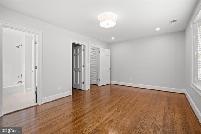 Building Photo - 4905 Dorset Ave