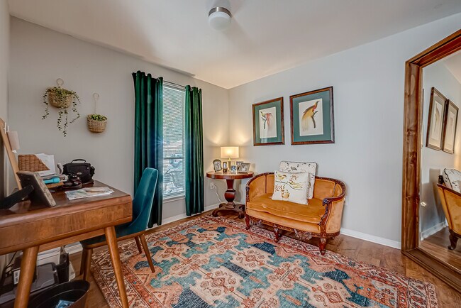 Extra large Primary bathroom - 615 Park Grove Ln