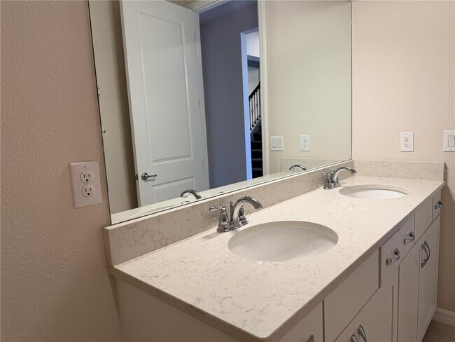 Building Photo - 19259 Briarbrook Dr