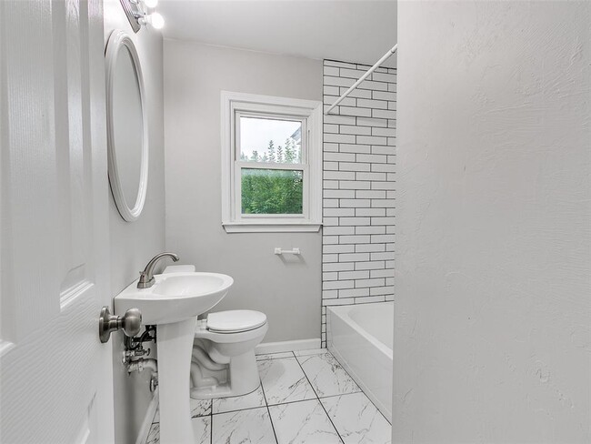 Building Photo - 1429 Casady Ln