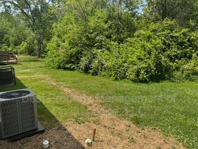 Building Photo - 5281 Usher Dr