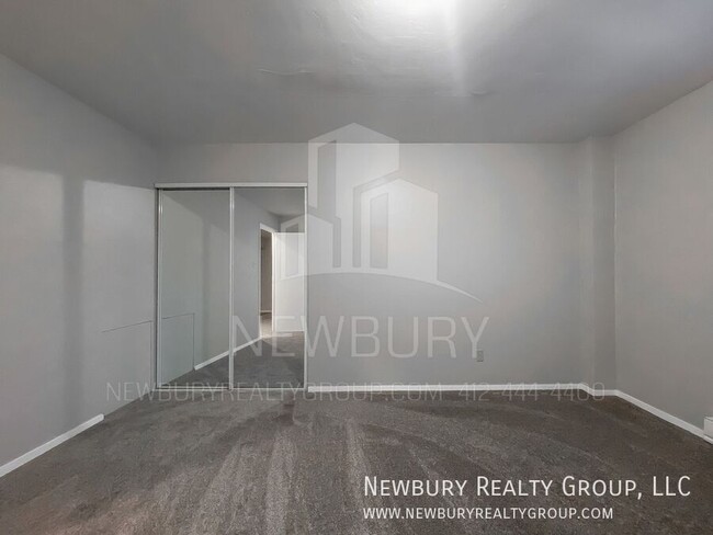 Building Photo - Welcome to Your New Home in the Westwood/O...