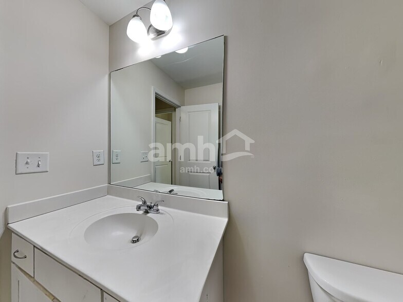 Building Photo - 2750 Freemont St