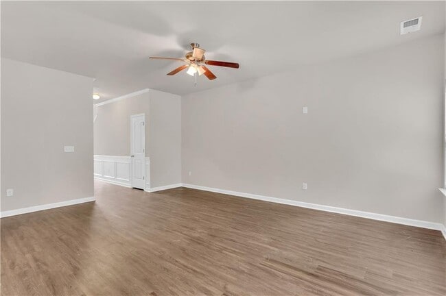 Building Photo - 4488 Ravenwood Dr