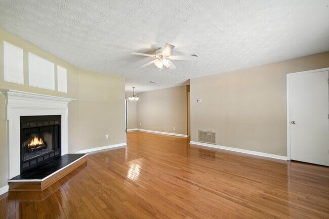 Building Photo - 3045 Wildflower Ln SW