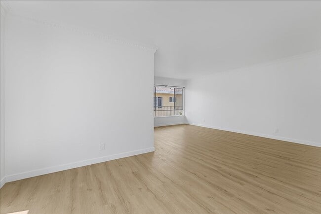 Building Photo - 1441 S Hayworth Ave