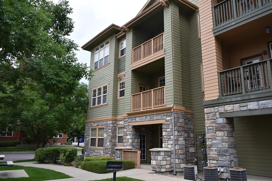 Building Photo - 15455 Canyon Rim Dr