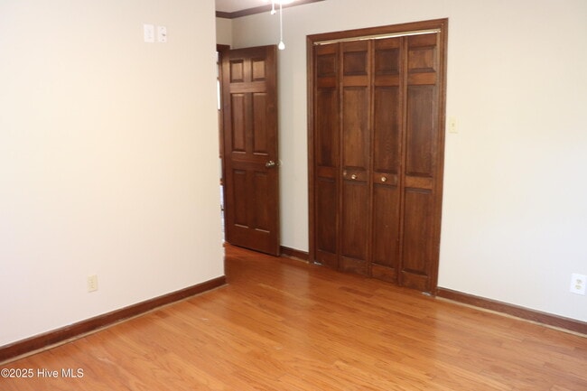 Building Photo - 207 Gemini Ct