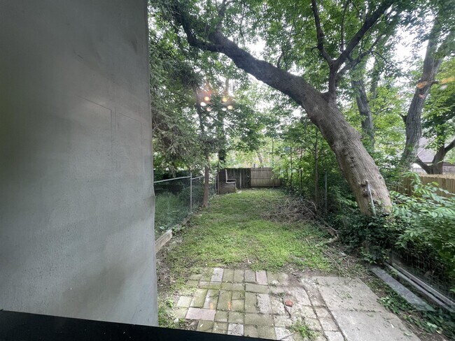 Building Photo - 521 Howard Ave