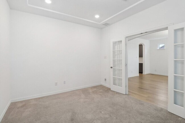 Building Photo - 1200 Milfoil Dr