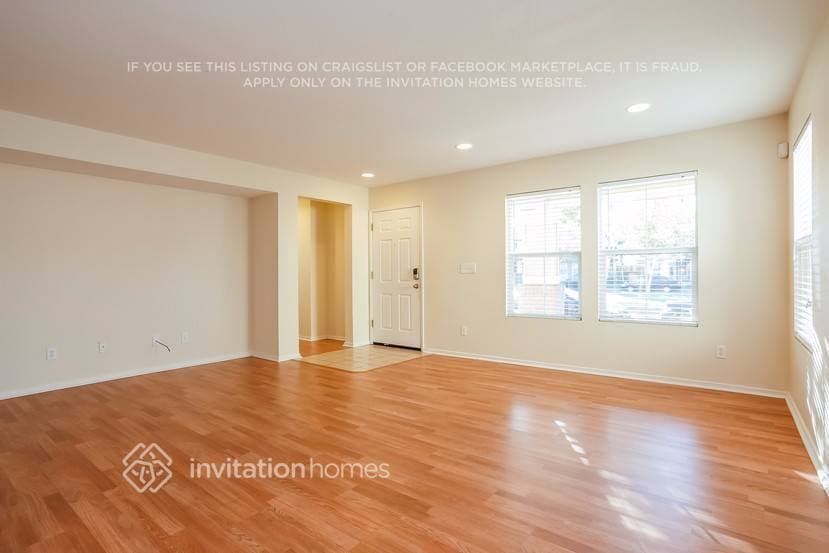 Building Photo - 3043 Roadrunner Dr